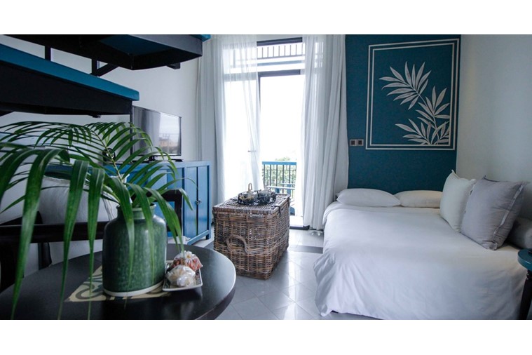 Phòng Deluxe Family Balcony Pool View